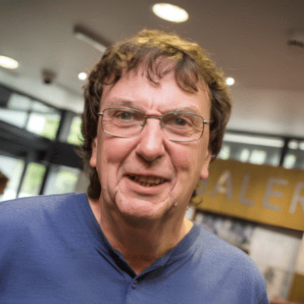 AR-LEIN / ONLINE: Y Dychryn Angenrheidiol: Sgwrs gydag Aled Jones Williams